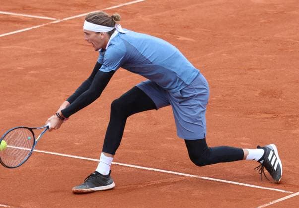Alexander Zverev (GER) am Ball, am Boden Tennis BMW Open 2024 München 19.04.2024 FOTO: Mladen Lackovic LakoPress