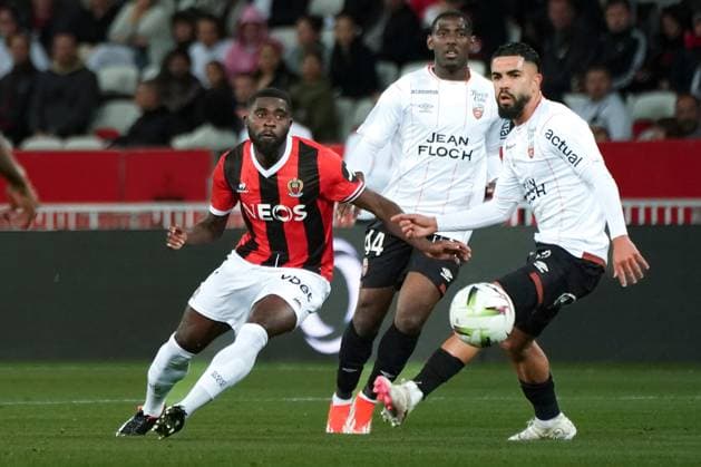 JÃ rÃ mie Boga (OGC Nice) - Ayman Kari (FC Lorient) FOOTBALL : OGC Nice vs FC Lorient - Ligue 1 Uber Eats - Nice - 19 04 2024 NorbertScanella Panoramic 