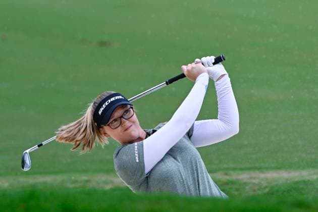 THE WOODLANDS, TX - APRIL 19: Brooke M. Henderson (CAN) hits from the fareway bunker on 1 during Rd2 of the Chevron Championship at The Club at Carlton Woods on April 19, 2024 in The Woodlands, Texas. (Photo by Ken Murray Icon Sportswire) GOLF: APR 19 LPGA, Golf Damen The Chevron Championship EDITORIAL USE ONLY Icon240419093