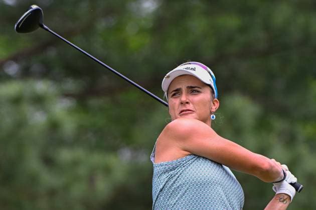 THE WOODLANDS, TX - APRIL 19: Lexi Thompson (USA) watches her tee shot on 2 during Rd2 of the Chevron Championship at The Club at Carlton Woods on April 19, 2024 in The Woodlands, Texas. (Photo by Ken Murray Icon Sportswire) GOLF: APR 19 LPGA, Golf Damen The Chevron Championship EDITORIAL USE ONLY Icon240419101