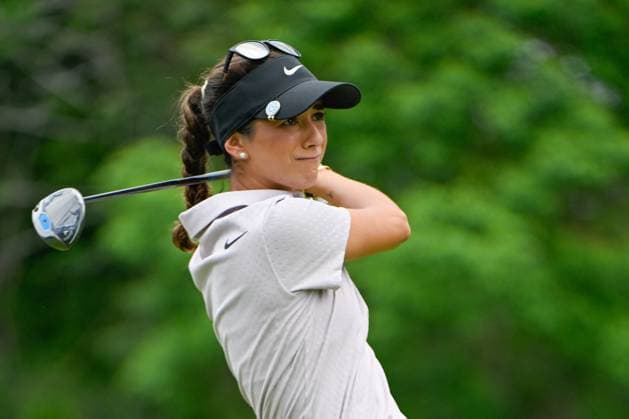 THE WOODLANDS, TX - APRIL 19: Isabella Fierro (MEX) watches her tee shot on 10 during Rd2 of the Chevron Championship at The Club at Carlton Woods on April 19, 2024 in The Woodlands, Texas. (Photo by Ken Murray Icon Sportswire) GOLF: APR 19 LPGA, Golf Damen The Chevron Championship EDITORIAL USE ONLY Icon240419111
