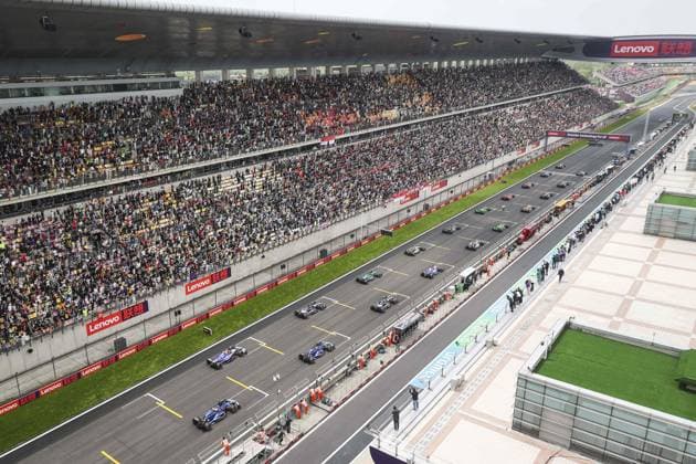Start of the sprint race during the Formula 1 Lenovo Chinese Grand Prix 2024, 5th round of the 2024 Formula One World Championship, WM, Weltmeisterschaft from April 19 to 21, 2024 on the Shanghai International Circuit, in Shanghai, China - F1 - CHINESE GRAND PRIX 2024 DPPI Panoramic  240420_R05_CHINA_DP_DC0A3143