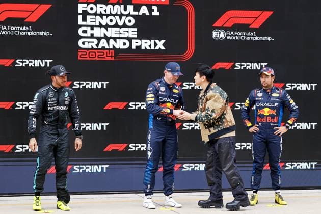 VERSTAPPEN Max (ned), Red Bull Racing RB20, portrait, PEREZ Sergio (mex), Red Bull Racing RB20, portrait, HAMILTON Lewis (gbr), Mercedes AMG F1 Team W15, portrait Sprint Race Podium during the Formula 1 Lenovo Chinese Grand Prix 2024, 5th round of the 2024 Formula One World Championship, WM, Weltmeisterschaft from April 19 to 21, 2024 on the Shanghai International Circuit, in Shanghai, China - F1 - CHINESE GRAND PRIX 2024 DPPI Panoramic 06086