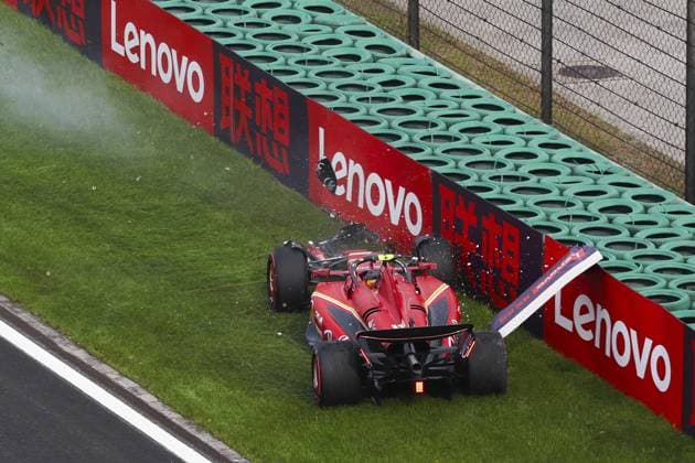 Sport Bilder des Tages 55 SAINZ Carlos (spa), Scuderia Ferrari SF-24, actionduring the Formula 1 Lenovo Chinese Grand Prix 2024, 5th round of the 2024 Formula One World Championship, WM, Weltmeisterschaft from April 19 to 21, 2024 on the Shanghai International Circuit, in Shanghai, China - F1 - CHINESE GRAND PRIX 2024 DPPI Panoramic  240420_R05_CHINA_DP_65067
