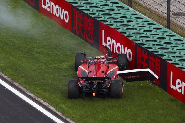 55 SAINZ Carlos (spa), Scuderia Ferrari SF-24, action during the Formula 1 Lenovo Chinese Grand Prix 2024, 5th round of the 2024 Formula One World Championship, WM, Weltmeisterschaft from April 19 to 21, 2024 on the Shanghai International Circuit, in Shanghai, China - F1 - CHINESE GRAND PRIX 2024 DPPI Panoramic  240420_R05_CHINA_DP_FGOO0064