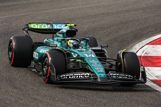 14 ALONSO Fernando (spa), Aston Martin F1 Team AMR24, action during the Formula 1 Lenovo Chinese Grand Prix 2024, 5th round of the 2024 Formula One World Championship, WM, Weltmeisterschaft from April 19 to 21, 2024 on the Shanghai International Circuit, in Shanghai, China - F1 - CHINESE GRAND PRIX 2024 DPPI Panoramic  240420_R05_CHINA_DP_XB3_3809