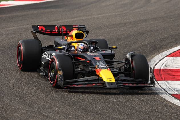 01 VERSTAPPEN Max (nld), Red Bull Racing RB20, action during the Formula 1 Lenovo Chinese Grand Prix 2024, 5th round of the 2024 Formula One World Championship, WM, Weltmeisterschaft from April 19 to 21, 2024 on the Shanghai International Circuit, in Shanghai, China - F1 - CHINESE GRAND PRIX 2024 DPPI Panoramic  240420_R05_CHINA_DP_XB3_3868