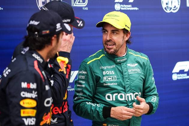 ALONSO Fernando (spa), Aston Martin F1 Team AMR24, portrait PEREZ Sergio (mex), Red Bull Racing RB20, portrait VERSTAPPEN Max (ned), Red Bull Racing RB20, portrait during the Formula 1 Lenovo Chinese Grand Prix 2024, 5th round of the 2024 Formula One World Championship, WM, Weltmeisterschaft from April 19 to 21, 2024 on the Shanghai International Circuit, in Shanghai, China - F1 - CHINESE GRAND PRIX 2024 DPPI Panoramic 240420_R05_CHINA_DP_XB3_4178
