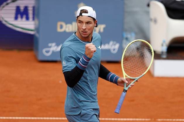 Jan-Lennard Struff (GER) jubelt nach dem Sieg, Jubel, Freude, Emotion Tennis - BMW Open 2024 - ATP, Tennis Herren - MTTC Iphitos - Munich - - Germany - 20 April 2024. Copyright: xJuergenxHasenkopfx