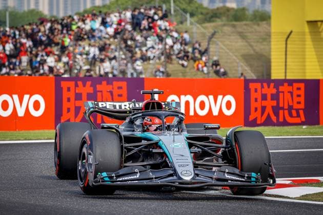 63 RUSSELL George (gbr), Mercedes AMG F1 Team W15, action during the Formula 1 Lenovo Chinese Grand Prix 2024, 5th round of the 2024 Formula One World Championship, WM, Weltmeisterschaft from April 19 to 21, 2024 on the Shanghai International Circuit, in Shanghai, China - F1 - CHINESE GRAND PRIX 2024 DPPI Panoramic  08867