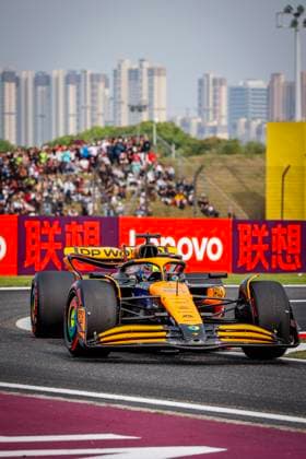 81 PIASTRI Oscar (aus), McLaren F1 Team MCL38, action during the Formula 1 Lenovo Chinese Grand Prix 2024, 5th round of the 2024 Formula One World Championship, WM, Weltmeisterschaft from April 19 to 21, 2024 on the Shanghai International Circuit, in Shanghai, China - F1 - CHINESE GRAND PRIX 2024 DPPI Panoramic  08844