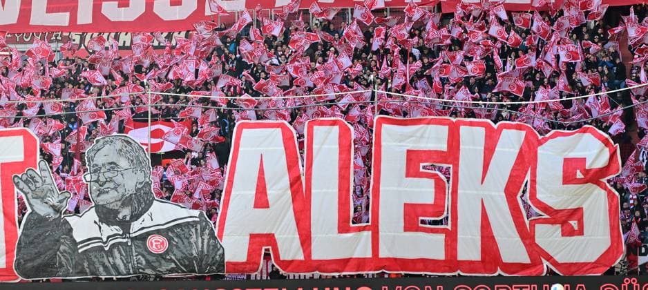 20.04.2024 - Fussball - Saison 2023 2024 - 2. Fussball - Bundesliga - 30. Spieltag: Fortuna Düsseldorf - SpVgg Greuther Fürth ( Kleeblatt ) - Sportfoto Zink MeZi - xmexzix - DFL regulations prohibit any use of photographs as image sequences and or quasi-video - only for editorial use - Gedenkminute für Aleks Spengler