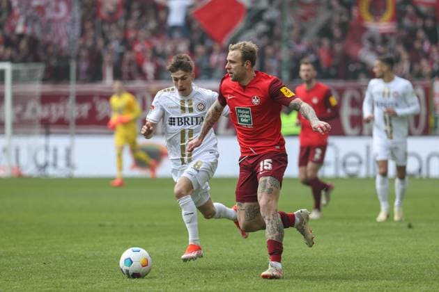 20.04.2024, xusrbx, Fussball 2.Bundesliga, 1.FC Kaiserslautern - SV Wehen Wiesbaden emspor, v.l. Nick Baetzner (SV Wehen Wiesbaden, 8), Tymoteusz Puchacz (1. FC Kaiserslautern, 15), (DFL DFB REGULATIONS PROHIBIT ANY USE OF PHOTOGRAPHS as IMAGE SEQUENCES and or QUASI-VIDEO) Kaiserslautern