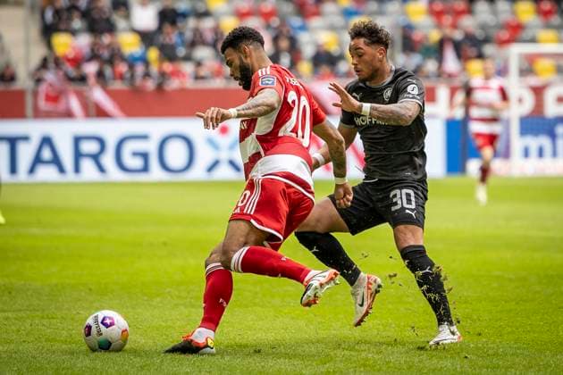 Fortuna Düsseldorf - SpVgg Greuther Fürth, 20.04.2024 Jamil Siebert (Fortuna Düsseldorf, 20), Armindo Sieb (SpVgg Greuther Fürth, 30); Fortuna Düsseldorf - SpVgg Greuther Fürth am 30. Spieltag der 2. Fussball-Bundesliga am 20.04 2024 in der Merkur Spiel-Arena in Düsseldorf. DFL REGULATIONS PROHIBIT ANY USE OF PHOTOGRAPHS AS IMAGE SEQUENCES AND OR QUASI-VIDEO.
