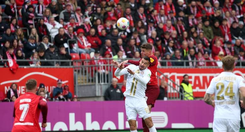 Ivan Prtajin (18, Wehen Wiesbaden), Jan Elvedi (33, FC Kaiserslautern) 20.04.2024, Fußball, 1. Bundesliga, 1. FSV Mainz 05 - TSG 1899 Hoffenheim, 29. Spieltag, Saison 2023 24, MEWA Arena, Mainz, Deutschland, zmdz, ** DFB & DFL regulations prohibit any use of photographs as image sequences and or quasi-video. ** 1. FSV Mainz 05 - TSG 1899 Hoffenheim