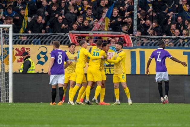 Jubel nach dem Tor zum 0:1 durch Anton Donkor (Eintracht Braunschweig, 19) GER, VfL Osnabrueck vs. Eintracht Braunschweig, Fußball, 2. Bundesliga, 30. Spieltag, Spielzeit 2023 2024, 19.04.2024 DFL REGULATIONS PROHIBIT ANY USE OF PHOTOGRAPHS AS IMAGE SEQUENCES AND OR QUASI-VIDEO VfL Osnabrueck vs. Eintracht Braunschweig, Fußball, 2. Bundesliga, 30. Spieltag, Spielzeit 2023 2024, 20.04.2024 Osnabrueck