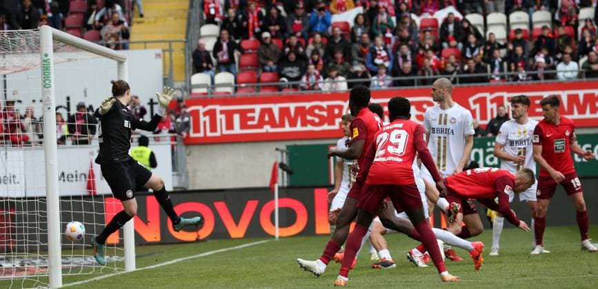 1:0 für den FCK durch Filip Kaloc (26, FC Kaiserslautern) 20.04.2024, Fußball, 1. Bundesliga, 1. FSV Mainz 05 - TSG 1899 Hoffenheim, 29. Spieltag, Saison 2023 24, MEWA Arena, Mainz, Deutschland, zmdz, ** DFB & DFL regulations prohibit any use of photographs as image sequences and or quasi-video. ** 1. FSV Mainz 05 - TSG 1899 Hoffenheim