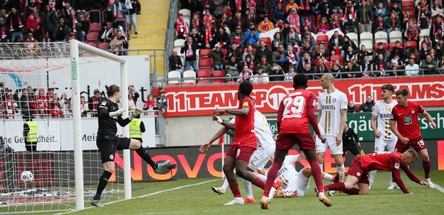 1:0 für den FCK durch Filip Kaloc (26, FC Kaiserslautern) 20.04.2024, Fußball, 1. Bundesliga, 1. FSV Mainz 05 - TSG 1899 Hoffenheim, 29. Spieltag, Saison 2023 24, MEWA Arena, Mainz, Deutschland, zmdz, ** DFB & DFL regulations prohibit any use of photographs as image sequences and or quasi-video. ** 1. FSV Mainz 05 - TSG 1899 Hoffenheim