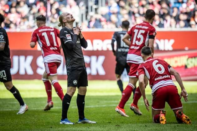 Fortuna Düsseldorf - SpVgg Greuther Fürth, 20.04.2024 Jomaine Elloy Consbruch (SpVgg Greuther Fürth, 14) vergibt emotional; Fortuna Düsseldorf - SpVgg Greuther Fürth am 30. Spieltag der 2. Fussball-Bundesliga am 20.04 2024 in der Merkur Spiel-Arena in Düsseldorf. DFL REGULATIONS PROHIBIT ANY USE OF PHOTOGRAPHS AS IMAGE SEQUENCES AND OR QUASI-VIDEO.