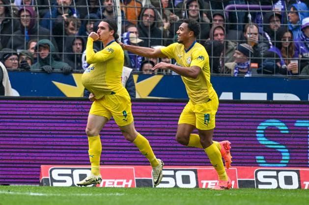 2. Bundesliga - VfL Osnabrück - Eintracht Braunschweig am 20.04.2024 an der Bremer Brücke in Osnabrück Jubel, Torjubel, Torschuetze, Torschütze Rayan Philippe (Braunschweig) jubelt nach seinem Tor zum 0:2 mit Anton Donkor (Braunschweig).