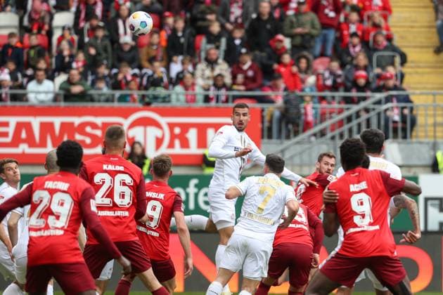 20.04.2024, xusrbx, Fussball 2.Bundesliga, 1.FC Kaiserslautern - SV Wehen Wiesbaden emspor, v.l. Filip Kaloc (1. FC Kaiserslautern, 26), Daniel Hanslik (1. FC Kaiserslautern, 19), Ivan Prtajin (SV Wehen Wiesbaden, 18), Strafraum, Strafraumszene, (DFL DFB REGULATIONS PROHIBIT ANY USE OF PHOTOGRAPHS as IMAGE SEQUENCES and or QUASI-VIDEO) Kaiserslautern