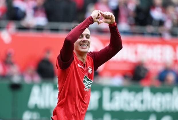 Fussball - 2. Bundesliga - Saison 2023 24 Kaiserslautern - Fritz-Walter-Stadion 20.04.2024 1. FC Kaiserslautern (fck) - SV Wehen-Wiesbaden (ww) Torschütze zum 1:0: Filip KALOC (1. FC Kaiserslautern) Fussball - 2. Bundesliga - 1. FC Kaiserslautern