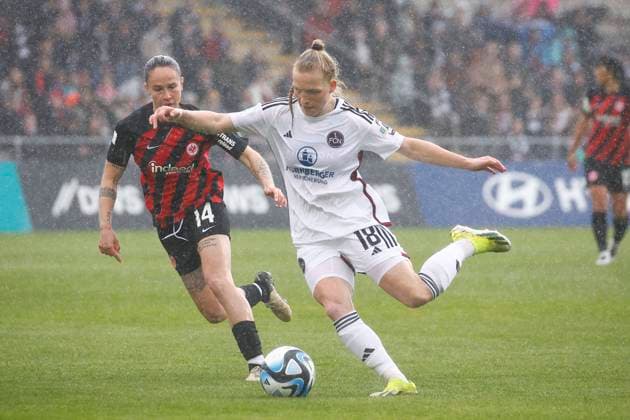 20.04.2024, xavx, Fussball 1.Bundesliga Damen, Eintracht Frankfurt Frauen - 1.FC Nürnberg emspor, v.l. GÃ raldine Reuteler (Eintracht Frankfurt), Franziska Mai (1.FC Nürnberg) (DFL DFB REGULATIONS PROHIBIT ANY USE OF PHOTOGRAPHS as IMAGE SEQUENCES and or QUASI-VIDEO) Frankfurt am Main