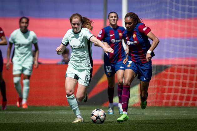 Salma Paralluelo FC Barcelona, Barca controls the ball during a Women s UEFA Champions League first-leg semifinal match between FC Barcelona and Chelsea Women at Estadi Olimpic Lluis Companys, in Barcelona, ,Spain on April 20, 2024. Photo by Felipe Mondino Copyright: x@FELIPExMONDINOx