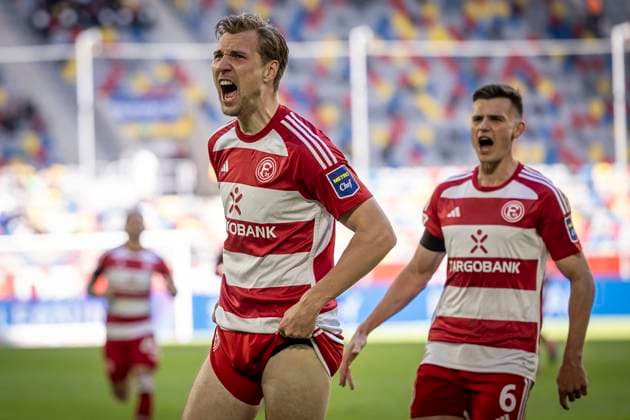 Fortuna Düsseldorf - SpVgg Greuther Fürth, 20.04.2024 Torjubel: Vincent Vermeij (Fortuna Düsseldorf, 9) trifft zum 1:0; Fortuna Düsseldorf - SpVgg Greuther Fürth am 30. Spieltag der 2. Fussball-Bundesliga am 20.04 2024 in der Merkur Spiel-Arena in Düsseldorf. DFL REGULATIONS PROHIBIT ANY USE OF PHOTOGRAPHS AS IMAGE SEQUENCES AND OR QUASI-VIDEO.
