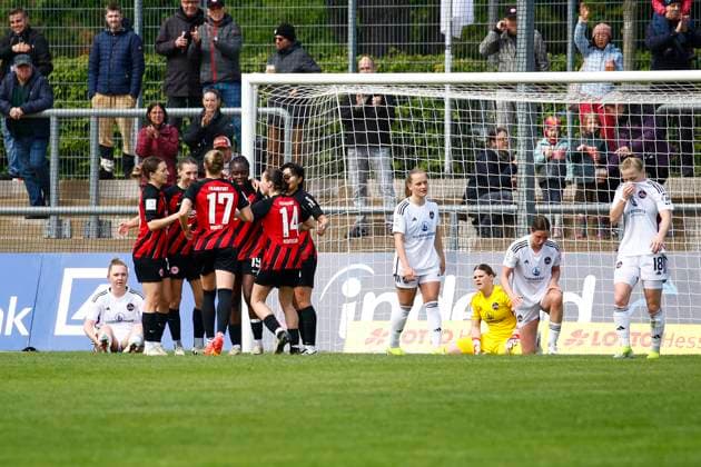 20.04.2024, xavx, Fussball 1.Bundesliga Damen, Eintracht Frankfurt Frauen - 1.FC Nürnberg emspor, v.l. Nicole Anyomi (Eintracht Frankfurt) celebrate the goal, Der Torjubel zum 3:1 (DFL DFB REGULATIONS PROHIBIT ANY USE OF PHOTOGRAPHS as IMAGE SEQUENCES and or QUASI-VIDEO) Frankfurt am Main