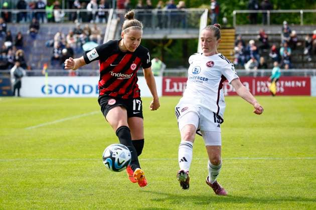 20.04.2024, xavx, Fussball 1.Bundesliga Damen, Eintracht Frankfurt Frauen - 1.FC Nürnberg emspor, v.l. Pia-Sophie Wolter (Eintracht Frankfurt), Vanessa Haim (1.FC Nürnberg) (DFL DFB REGULATIONS PROHIBIT ANY USE OF PHOTOGRAPHS as IMAGE SEQUENCES and or QUASI-VIDEO) Frankfurt am Main