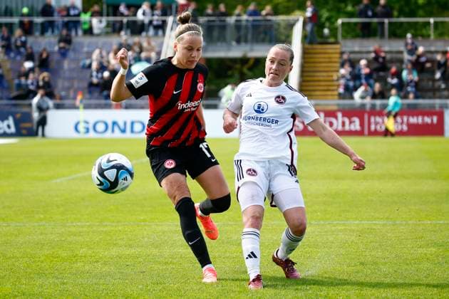 20.04.2024, xavx, Fussball 1.Bundesliga Damen, Eintracht Frankfurt Frauen - 1.FC Nürnberg emspor, v.l. Pia-Sophie Wolter (Eintracht Frankfurt), Vanessa Haim (1.FC Nürnberg) (DFL DFB REGULATIONS PROHIBIT ANY USE OF PHOTOGRAPHS as IMAGE SEQUENCES and or QUASI-VIDEO) Frankfurt am Main