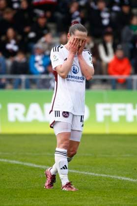 20.04.2024, xavx, Fussball 1.Bundesliga Damen, Eintracht Frankfurt Frauen - 1.FC Nürnberg emspor, v.l. Vanessa Haim (1.FC Nürnberg) enttaeuscht, enttaeuscht schauend, dissapointed (DFL DFB REGULATIONS PROHIBIT ANY USE OF PHOTOGRAPHS as IMAGE SEQUENCES and or QUASI-VIDEO) Frankfurt am Main