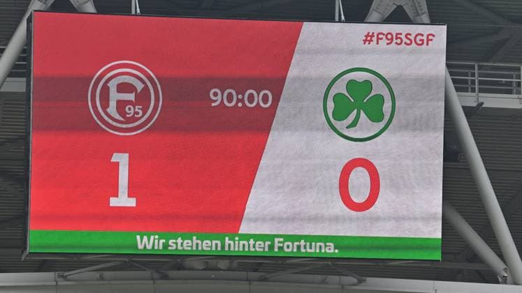 20.04.2024 - Fussball - Saison 2023 2024 - 2. Fussball - Bundesliga - 30. Spieltag: Fortuna Düsseldorf - SpVgg Greuther Fürth ( Kleeblatt ) - Sportfoto Zink - xwoxzix - DFL regulations prohibit any use of photographs as image sequences and or quasi-video - only for editorial use - Endergebnis auf Anzeigetafel