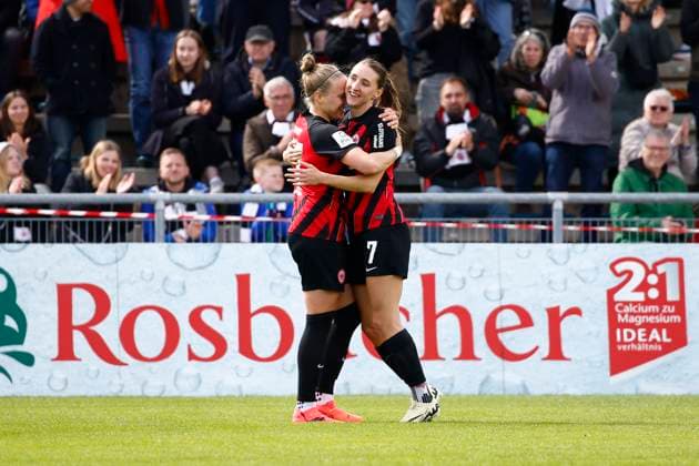 20.04.2024, xavx, Fussball 1.Bundesliga Damen, Eintracht Frankfurt Frauen - 1.FC Nürnberg emspor, v.l. Lara PraÅ¡nikar (Eintracht Frankfurt) celebrate the goal, Der Torjubel zum 4:1 (DFL DFB REGULATIONS PROHIBIT ANY USE OF PHOTOGRAPHS as IMAGE SEQUENCES and or QUASI-VIDEO) Frankfurt am Main