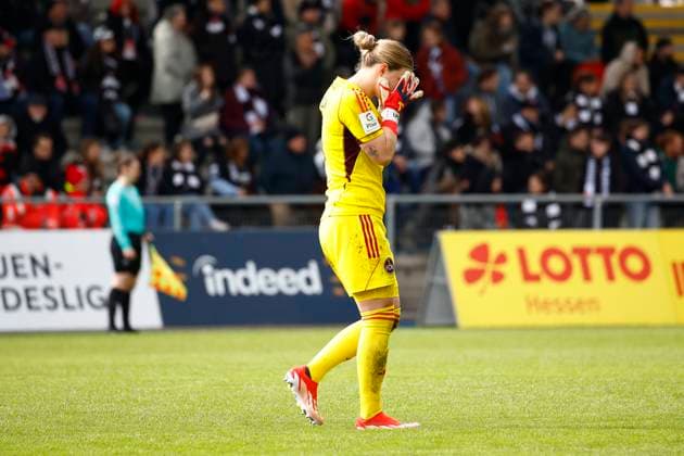 20.04.2024, xavx, Fussball 1.Bundesliga Damen, Eintracht Frankfurt Frauen - 1.FC Nürnberg emspor, v.l. Torwart Lea Paulick (1.FC Nürnberg) enttaeuscht, enttaeuscht schauend, dissapointed (DFL DFB REGULATIONS PROHIBIT ANY USE OF PHOTOGRAPHS as IMAGE SEQUENCES and or QUASI-VIDEO) Frankfurt am Main