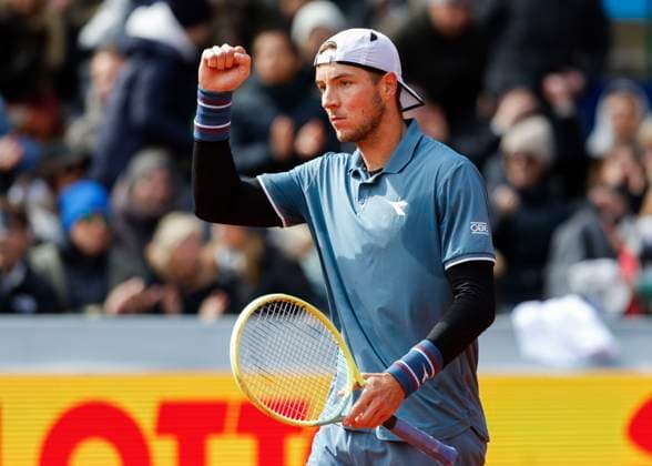 Jan-Lennard Struff (GER) jubelt nach dem Sieg, Jubel, Freude, Emotion Tennis - BMW Open 2024 - ATP, Tennis Herren - MTTC Iphitos - Munich - - Germany - 20 April 2024. Copyright: xJuergenxHasenkopfx
