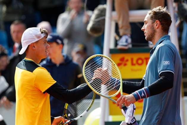 Holger Rune gratuliert dem Sieger Jan-Lennard Struff (GER) Tennis - BMW Open 2024 - ATP, Tennis Herren - MTTC Iphitos - Munich - - Germany - 20 April 2024. Copyright: xJuergenxHasenkopfx
