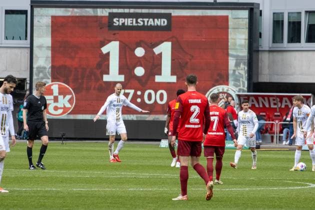 20.04.2024, Fußball 2. Bundesliga, Saison 2023 24, 30. Spieltag: 1. FC Kaiserslautern gegen SV Wehen Wiesbaden (1:1). Kein Heimsieg für den 1. FC Kaiserslautern im wichtigen Abstiegsduell gegen Wehen Wiesbaden. Das Unentschieden hilft Kaiserslautern nicht weiter
