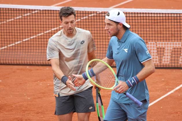Andreas Mies (re.) und Jan-Lennard Struff (beide GER) klatschen sich ab, Doppel, gegen Arribage-Cornea Tennis BMW Open 2024 München 20.04.2024 FOTO: Mladen Lackovic LakoPress