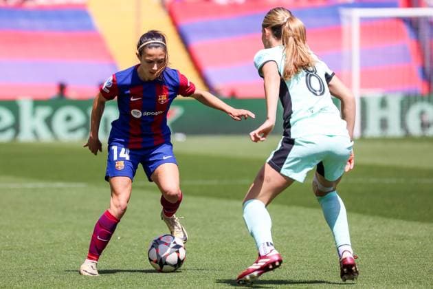 Barcelona, Spain, Apr 20th 2024: Aitana Bonmati (14 Barcelona) controls the ball during the UEFA Womens Champions League football match between FC Barcelona, Barca and Chelsea FC at the Estadi Olimpic Lluis Companys in Barcelona, Spain (Judit Cartiel SPP) Copyright: xJuditxCartiel SPPx spp-en-JuCa-FCBvCHE_JCG_1673
