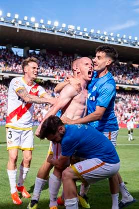 Sport Themen der Woche KW16 Sport Bilder des Tages Rayo Vallecano v CA Osasuna - LaLiga EA Sports 2023 2024 MADRID, SPAIN - APRIL 20: Isi Palazon of Rayo Vallecano seen celebrating his goal with his teammates during the La Liga EA Sports 2023 24 football match between Rayo Vallecano vs CA Osasuna at Estadio Vallecas on April 20, 2024 in Madrid, Spain. Madrid Estadio Vallecas Madrid Spain Copyright: xAlbertoxGardinx AGardin_20240420_football_liga_rayo_osasuna_195