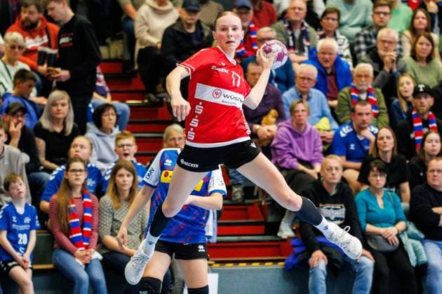 Sport Themen der Woche KW16 Sport Bilder des Tages Jule Polsz (HSV Solingen-Graefrath 76, 17) GER, HSG Blomberg-Lippe vs. HSV Solingen-Graefrath 76, Handball, 1. Bundesliga Frauen, 21. Spieltag, Spielzeit 2023 2024, 20.04.2024 GER, HSG Blomberg-Lippe vs. HSV Solingen-Graefrath 76, Handball, 1. Bundesliga Frauen, 21. Spieltag, Spielzeit 2023 2024, 20.04.2024 Blomberg *** Jule Polsz HSV Solingen Graefrath 76, 17 GER, HSG Blomberg Lippe vs HSV Solingen Graefrath 76, Handball, 1 Bundesliga Women, 21 Matchday, Season 2023 2024, 20 04 2024 GER, HSG Blomberg Lippe vs HSV Solingen Graefrath 76, Handball, 1 Bundesliga Women, 21 Matchday, Season 2023 2024, 20 04 2024 Blomberg Copyright: xEibner-Pressefotox xJanxStrohdiekx EP_JSK