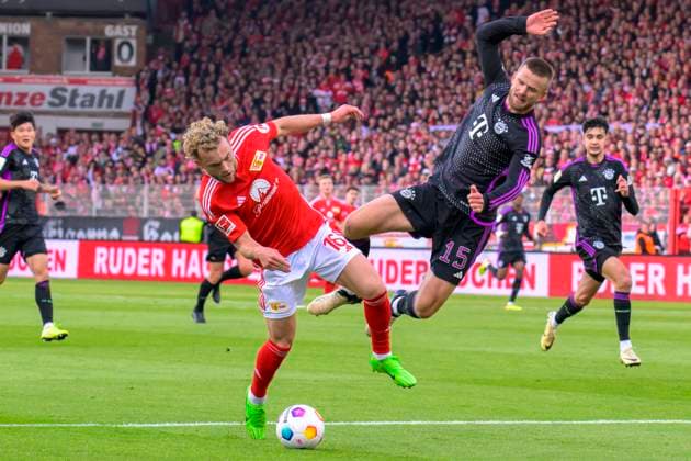 Sport Themen der Woche KW16 v.l. Benedict Hollerbach ( 1.FC Union Berlin, 16), Eric Dier (FC Bayern Muenchen, 15), Zweikampf, Action, Kampf, kaempft um den Ball, 1. FC Union Berlin vs FC Bayern Muenchen, 1. Bundesliga, Fussball, DFB, Bundesliga, Spielzeit 2023 2024, Alte Foersterei, 30. Spieltag, DFB DFL REGULATIONS PROHIBIT ANY USE OF PHOTOGRAPHS AS IMAGE SEQUENCES AND OR QUASI-VIDEO, 20.04.2024, *** v l Benedict Hollerbach 1 FC Union Berlin, 16 , Eric Dier FC Bayern Muenchen, 15 , duel, action, fight, fights for the ball, 1 FC Union Berlin vs FC Bayern Muenchen, 1 Bundesliga, Football, DFB, Bundesliga, Season 2023 2024, Alte Foersterei, 30 Matchday, DFB DFL REGULATIONS PROHIBIT ANY USE OF PHOTOGRAPHS AS IMAGE SEQUENCES AND OR QUASI VIDEO, 20 04 2024, Copyright: HMBxMedia UwexKoch
