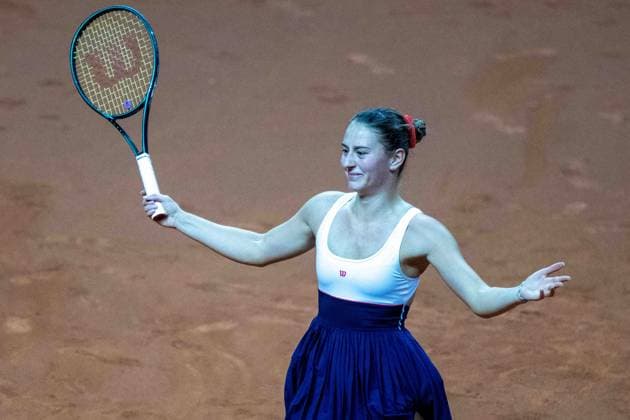 Jubel und Freude bei Marta Kostyuk (UKR) nach Ihrem Sieg gegen Marketa Vondrousova (CZE) und den Einzug ins Finale des Porsche Tennis Grand Prix. xettx, Deutschland, Stuttgart, 20.04.2024, Tennis, Porsche Tennis Grand Prix, Day 8, 2024, Halbfinale, M.Kostyuk-M.Vondrousova, Porsche Arena Foto: A2 Bildagentur Peter Hartenfelser