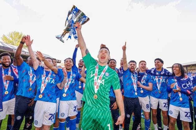 Bilder des Jahres 2024, Sport 04 April Sport Themen der Woche KW16 Sport Bilder des Tages Goalkeeper Ben Hinchliffe of Stockport County celebrates. Stockport County v Accrington Stanley, EFL Sky Bet League Two, Football, Edgeley Park, Stockport, UK - 20 Apr 2024 EDITORIAL USE ONLY No use with unauthorised audio, video, data, fixture lists, club league logos or live services. Online in-match use limited to 120 images, no video emulation. No use in betting, games or single club league player publications.  Copyright: xRyanxBrowne Shutterstockx 14442528bw