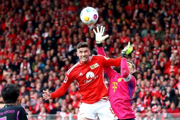 Bilder des Jahres 2024, Sport 04 April Sport Themen der Woche KW16 Sport Bilder des Tages 20.04.2024, xtgx, Fussball 1.Bundesliga, Union Berlin - FC Bayern München emspor, v.l. Rani Khedira (1. FC Union Berlin) Manuel Neuer of Bayern München Zweikampf, Aktion, action, battle for the ball (DFL DFB REGULATIONS PROHIBIT ANY USE OF PHOTOGRAPHS as IMAGE SEQUENCES and or QUASI-VIDEO) Berlin *** 20 04 2024, xtgx, Fussball 1 Bundesliga, Union Berlin FC Bayern München emspor, v l Rani Khedira 1 FC Union Berlin Manuel Neuer of Bayern München Zweikampf, Aktion, action, battle for the ball DFL DFB REGULATIONS PROHIBIT ANY USE OF PHOTOGRAPHS as IMAGE SEQUENCES and or QUASI VIDEO Berlin