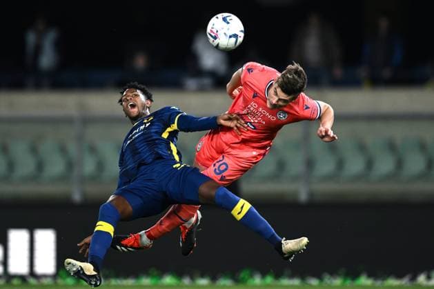 Bilder des Jahres 2024, Sport 04 April Sport Themen der Woche KW16 Db Verona 18 04 2024 - campionato di calcio serie A Hellas Verona-Udinese foto Daniele Buffa Image nella foto: Jaka Bijol-Juan Cabal 
