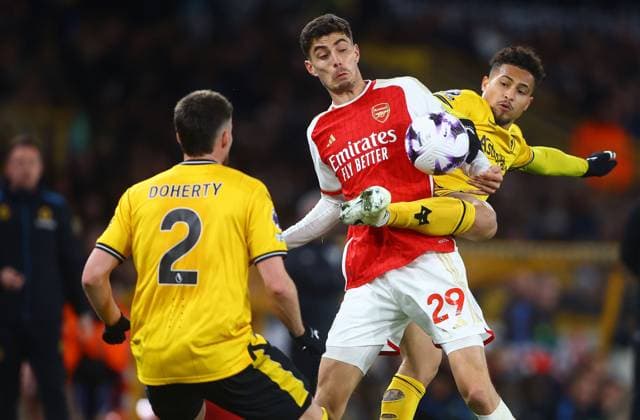 Sport Themen der Woche KW16 Sport Bilder des Tages Joao Gomes of Wolverhampton Wanderers challenges Kai Havertz of Arsenal Wolverhampton Wanderers v Arsenal, Premier League, Football, Molineux, Wolverhampton, UK - 20 Apr 2024 EDITORIAL USE ONLY No use with unauthorised audio, video, data, fixture lists, club league logos or live services. Online in-match use limited to 120 images, no video emulation. No use in betting, games or single club league player publications.  Copyright: xKieranxMcManus Shutterstockx 14441497bs
