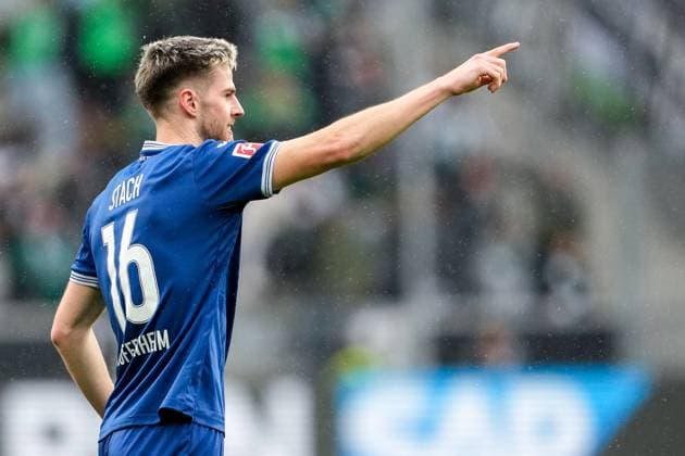 Torschütze Anton Stach (Hoffenheim, 16), Spieler der TSG 1899 Hoffenheim, jubelt über das Tor zum 4:3, Jubel, jubeln, Torjubel, Torerfolg, celebrate the goal, goal, celebration, Jubel ueber das Tor, optimistisch, Spielszene, Highlight, Einzelbild, Action, Aktion, 20.04.2024, Sinsheim (Deutschland), Fussball, Bundesliga, TSG 1899 Hoffenheim - Borussia Mönchengladbach, DFB DFL REGULATIONS PROHIBIT ANY USE OF PHOTOGRAPHS AS IMAGE SEQUENCES AND OR QUASI-VIDEO.